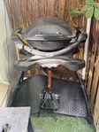 Weber Q2400 elgrill med stativ och överdrag 