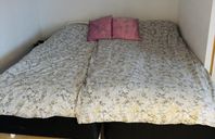 Fin dubbelsäng 180 cm (Resårbottnar 90  x 2)