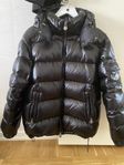Ny oanvänd Moncler Jacka ”Maya” size 3 Large.