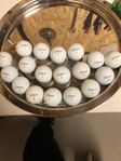 18 st Titleist Tour Speed bollar i fint skick.