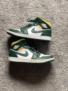 Jordan 1 mid Grön, vit och gul