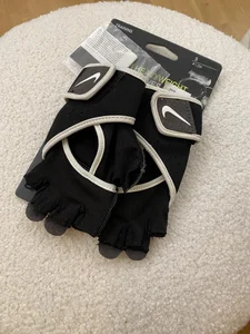 Nike träningshandskar i storlek S
