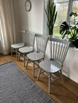 Fyra fina grå pinnstolar 