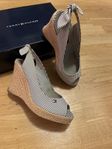 Tommy Hilfiger sandaler med kilklack