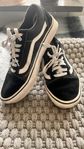 Vans skor - svart/vita- stl 39