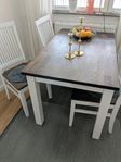 Matbord (120-160cm) och 4st stolar