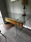 skrivbord i glaset 