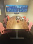 konferensbord med inbyggd el