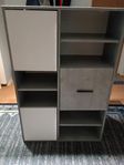 Bokhylla Billund 3dörrar 3hyllor Betong/Vit