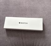 Apple Watch SE gen2 Sportband, Aluminium. färg midnatt
