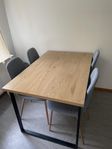 matbord och stolar 
