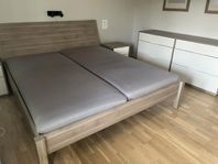 Sängram 2 sängbord och 2 byråer