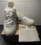 VEJA V10 Sneakers – White/Black (Helt Nya)