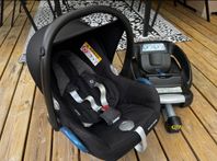 Babyskydd Maxi Cosi Cabriofix med Easyfix ISO-fix bas.
