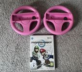 Mario Kart spel + två rosa rattar till Nintendo Wii