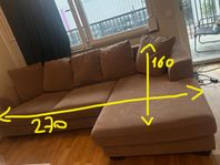 Brun soffa med divan