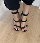 Sandaler med nitar