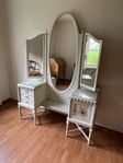 Toalettbord/dresser