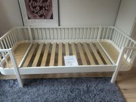 OLIVER FURNITURE WOOD ORIGINAL DAY BED, WHITE