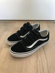 Svarta vans med kardborre