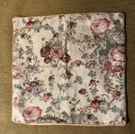 2 ST BLOMMIGA KUDDFODRAL