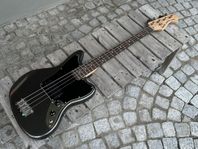 Squier Jaguar Bass by Fender