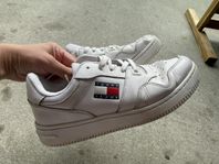 Tommy Hilfiger skor 39