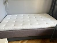 säng med förvaring 105x200