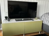Bänk med hyllor