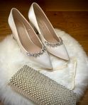 festliga vita pumps - helt nya, bred klack 