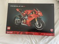 Lego technic. Ducati Panigale V4S 42202