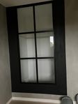 Industrivägg med glas