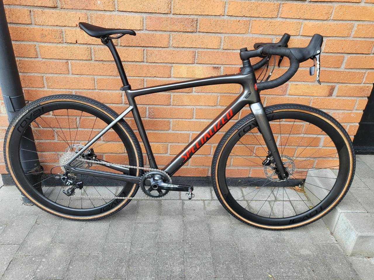 Specialized Diverge Sport Car...