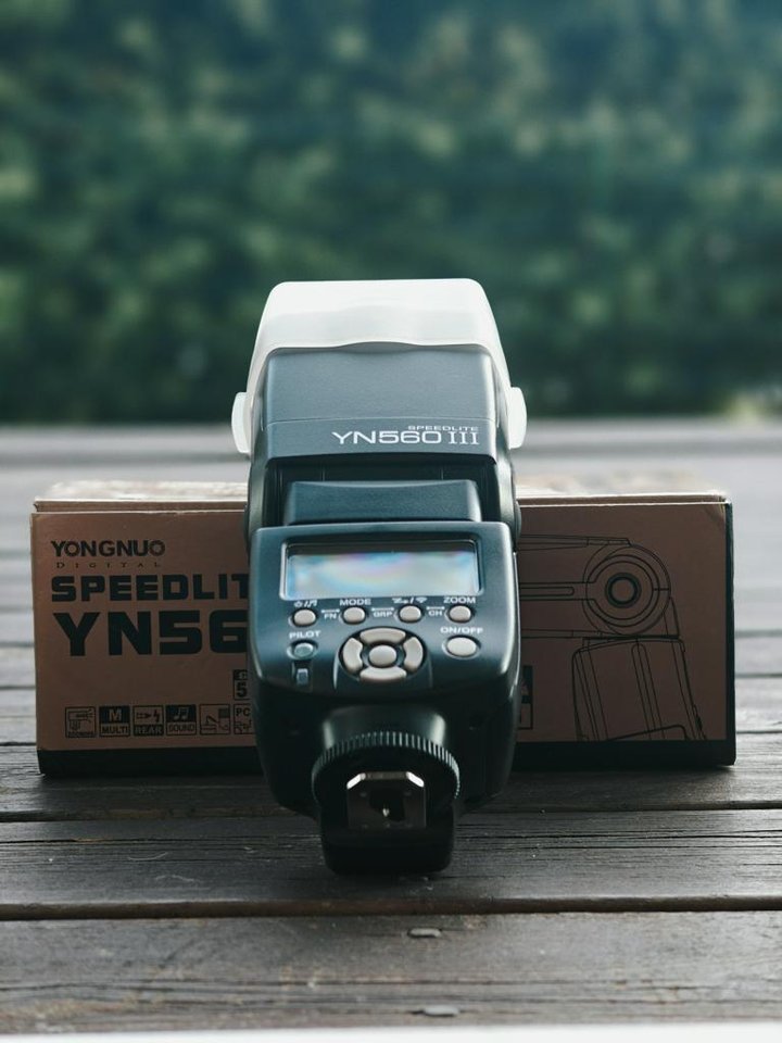 Yongnuo YN560 III - Blixt