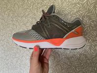 Karhu löparskor (oanvända) storlek 37,5