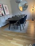 Montreux matbord plus 8st stolar svart sammet