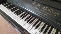 Piano skänkes