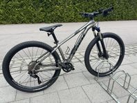 Trek x Caliber 8 storlek S ( 155-165)