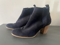 Mörkblåa mocka boots med klack  41 Tommy Hilfiger
