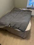 Säng 200 * 140 cm och bäddmadrass