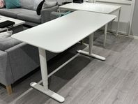 BEKANT Höj och sänkbart skrivbord IKEA