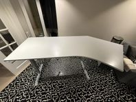 Kinnarps Höj och Sänkbart Skrivbord m Hurts