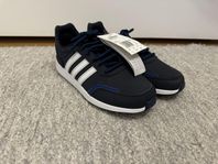 Adidas sneakers - helt nya