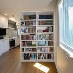 2 st vita bokhyllor från IKEA – 7 hyllplan