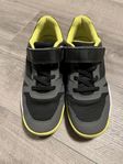SOC Sneakers och ”Crocs” liknande sandaler