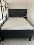 Komplett säng 140x200 från IKEA med sänggavel & sängbord