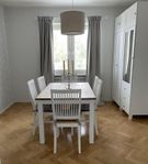 Matgrupp Mio “Dalarö” – Bord + 6 stolar i massiv ek