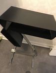 svart sideboard/ tidningsställ