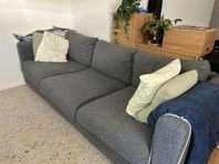 Soffa 3 sits 
