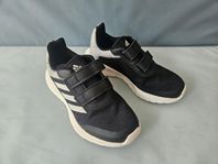 Skor Adidas storlek 35